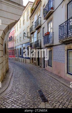 Impressionen aus den Straßen der Altstadt von Lissabon, Portugal im Oktober 2023. Stockfoto