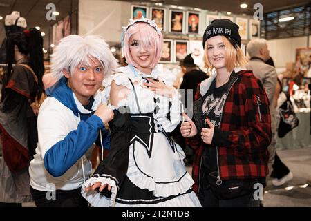 Messe-Besucher als Mangafiguren verkleidet, Cosplay, MEX - Manga und Entertainment Expo 2023, 20.10.2023, Messe Berlin, Berlin, Deutschland *** Messebesucher als Mangafiguren verkleidet, Cosplay, MEX Manga and Entertainment Expo 2023, 20 10 2023, Messe Berlin, Berlin, Deutschland. Kreativmedia baek 60 Credit: Imago/Alamy Live News Stockfoto