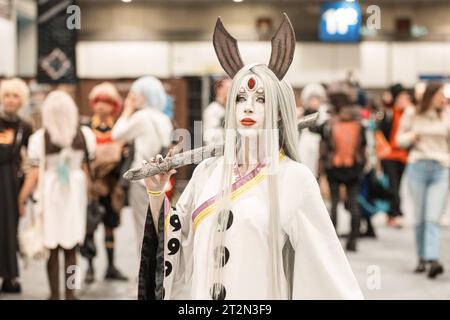 Messe-Besucher als Mangafiguren verkleidet, Cosplay, MEX - Manga und Entertainment Expo 2023, 20.10.2023, Messe Berlin, Berlin, Deutschland *** Messebesucher als Mangafiguren verkleidet, Cosplay, MEX Manga and Entertainment Expo 2023, 20 10 2023, Messe Berlin, Berlin, Deutschland. Kreativmedia mex 3 Credit: Imago/Alamy Live News Stockfoto