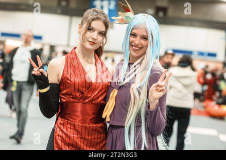 Messe-Besucher als Mangafiguren verkleidet, Cosplay, MEX - Manga und Entertainment Expo 2023, 20.10.2023, Messe Berlin, Berlin, Deutschland *** Messebesucher als Mangafiguren verkleidet, Cosplay, MEX Manga and Entertainment Expo 2023, 20 10 2023, Messe Berlin, Berlin, Deutschland. Kreativmedia mex 5 Credit: Imago/Alamy Live News Stockfoto