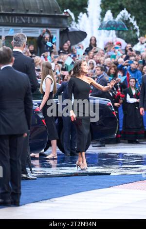 Oviedo, Asturien, Spanien. Oktober 2023. Königin Letizia von Spanien Ankunft im Campoamor Theater für die Zeremonie während der Princess of Asturias Awards 2023 am 20. Oktober 2023 in Oviedo, Spanien (Foto: © Jack Abuin/ZUMA Press Wire) NUR REDAKTIONELLE VERWENDUNG! Nicht für kommerzielle ZWECKE! Stockfoto