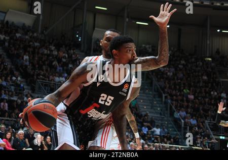 Bologna, Italien. Oktober 2023. Jordan Mickey (Segafredo Virtus Bologna) während des Euroleague Basketball-Meisterschaftsspiels Segafredo Virtus Bologna gegen Crvena Zvezda Meridianbet Belgrad - Bologna, 20. Oktober 2023 im Paladozza Sportpalast - Foto: Corrispondente Bologna Credit: Unabhängige Fotoagentur/Alamy Live News Stockfoto