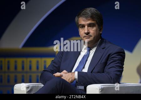 Turin, Italien. 20. Oktober 2023. Raffaele Fitto, die italienische Ministerin für europäische Angelegenheiten, beobachtet auf dem nationalen Kongress der Wirtschaftsprüfer und Buchhaltungsexperten "Lavoriamo insieme per il nostro futuro" (gemeinsam für unsere Zukunft arbeiten). Quelle: Nicolò Campo/Alamy Live News Stockfoto