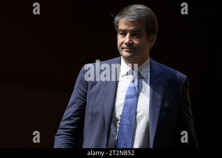 Turin, Italien. 20. Oktober 2023. Raffaele Fitto, die italienische Ministerin für europäische Angelegenheiten, beobachtet auf dem nationalen Kongress der Wirtschaftsprüfer und Buchhaltungsexperten "Lavoriamo insieme per il nostro futuro" (gemeinsam für unsere Zukunft arbeiten). Quelle: Nicolò Campo/Alamy Live News Stockfoto