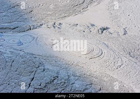 Brodelnde Schlamm, Waiotapu Thermalgebiet, Rotorua, Neuseeland, Stockfoto