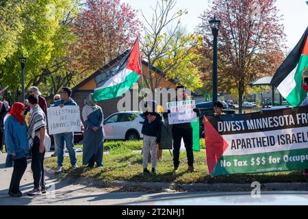 Minneapolis, Minnesota. März für Palästina. Tausende von Menschen versammeln sich zur Unterstützung der Palästinenser und verurteilen die Bombenanschläge in Gaza. Stockfoto