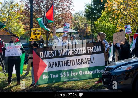 Minneapolis, Minnesota. März für Palästina. Tausende von Menschen versammeln sich zur Unterstützung der Palästinenser und verurteilen die Bombenanschläge in Gaza. Stockfoto