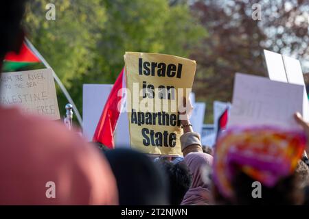 Minneapolis, Minnesota. März für Palästina. Tausende von Menschen versammeln sich zur Unterstützung der Palästinenser und verurteilen die Bombenanschläge in Gaza. Stockfoto