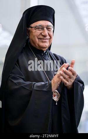 Turin, Italien. 20. Oktober 2023. Youssef Absi, Patriarch der Melkitischen Griechisch-Katholischen Kirche, applaudiert während seines Besuchs in Turin, um der Region Piemont eine heilige Ikone zu spenden. Quelle: Nicolò Campo/Alamy Live News Stockfoto