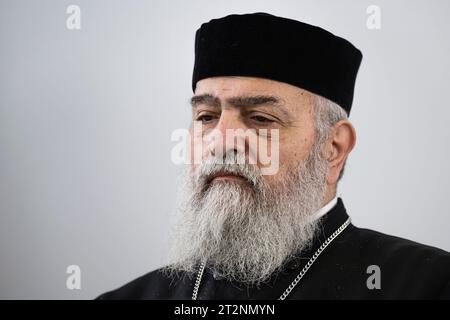 Turin, Italien. 20. Oktober 2023. Naaman Rawik schaut während des Besuchs von Youssef Absi, Patriarch der Melkitischen Griechisch-Katholischen Kirche, in Turin zu, um der Region Piemont eine heilige Ikone zu spenden. Quelle: Nicolò Campo/Alamy Live News Stockfoto