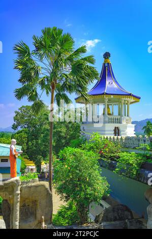 Glockenturm des Goldenen Tempels von Dambulla Sri Lanka (Ceylon) Stockfoto