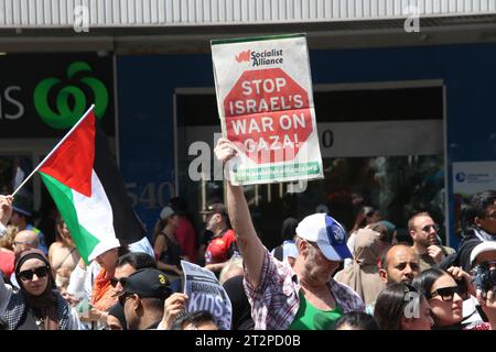 Sydney, Australien. Oktober 2023. Die Forderungen der Demonstranten sind: Stoppt das Massaker in Gaza! Stoppt die Bombardierung! Keine Bodeninvasion! Beenden Sie die Blockade von Lebensmitteln, Wasser, Treibstoff und allen anderen Vorräten! Die Evakuierungsanordnung zurücknehmen! Beenden Sie die gewaltsame ethnische Säuberung der Palästinenser im Westjordanland und in Ostjerusalem! Beenden Sie die Unterstützung der australischen Regierung für die Apartheid Israel und ihre Kriegsverbrechen gegen die Palästinenser! Freies Palästina! Richard Milnes/Alamy Live News Stockfoto