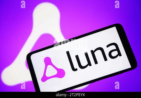 Ukraine. Oktober 2023. In dieser Abbildung wird das Amazon Luna Logo auf einem Smartphone-Bildschirm angezeigt. Quelle: SOPA Images Limited/Alamy Live News Stockfoto