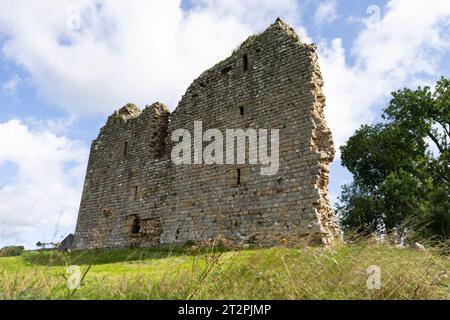 Ein Blick auf die Ruinen von Thirlwall Castle auf dem Hadrian's Wall Path in der Nähe von Greenhead, Northumberland, Großbritannien Stockfoto