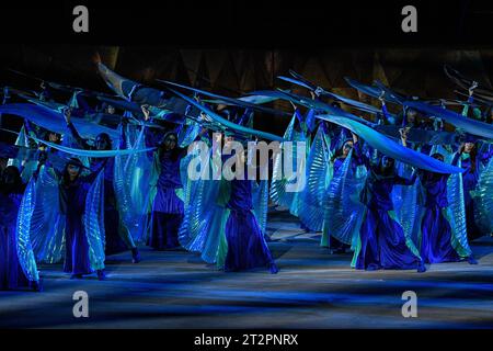 Santiago, Chile. Oktober 2023. Künstler treten während der Eröffnungszeremonie der Panamerikanischen Spiele in Santiago, Chile, am 20. Oktober 2023 auf. Quelle: Jorge Villegas/Xinhua/Alamy Live News Stockfoto