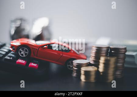 Formular für Versicherungsansprüche für Unfallfahrzeuge, Autokredit, Versicherung und Leasing-Zeit. Planung zur Verwaltung der Transportfinanzierungskosten. Konzept des Kfz-Versicherungsbusses Stockfoto