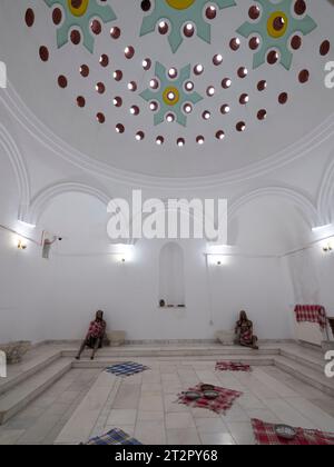 Afyonkarahisar, Türkei. 2. Oktober 2023. Türkisches Bad. Innenansicht des historischen Millet Hammam in Afyonkarahisar City. Reiseziele für Türkiye Stockfoto