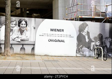 Wien, Österreich. Hedy Lamarr Plakate auf der Mariahilferstraße in Wien Stockfoto