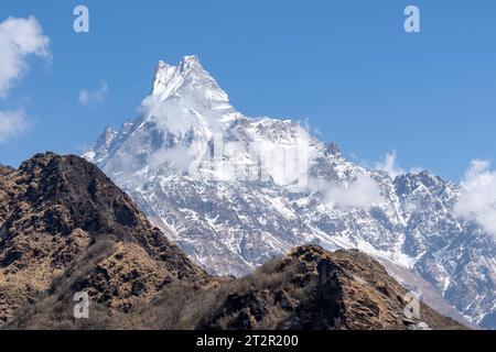 Die Schönheit des Fishtail Mountain oder Machhapuchhare im Licht der Morgensonne. Stockfoto