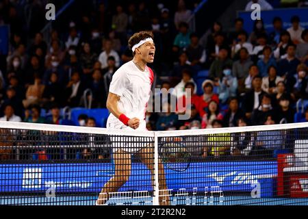 Tokio, Japan. Oktober 2023. Ben SHELTON (USA) reagierte im Halbfinalspiel gegen Marcos GIRON (USA) bei den Kinoshita Group Japan Open Tennis Championships 2023 im Ariake Coliseum. Dies ist das am längsten laufende ATP Tour-Turnier in Asien, das erstmals 1972 ausgetragen wurde. Das Turnier findet vom 16. Bis 22. Oktober statt. Shelton gewann 6(2)-7(7), 7(7)-6(5), 6:4. (Kreditbild: © Rodrigo Reyes Marin/ZUMA Press Wire) NUR REDAKTIONELLE VERWENDUNG! Nicht für kommerzielle ZWECKE! Stockfoto