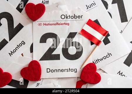 Kalenderseite mit Datum 26. Oktober, Nationalfeiertag in Österreich. Oktober 2023. Herz mit Nationalflagge *** Kalenderblatt mit Datum 26 Oktober, Nationalfeiertag in Österreich. Herz mit Landesflagge Credit: Imago/Alamy Live News Stockfoto