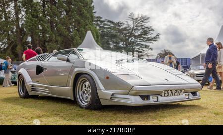 1988 Lamborghini Countach, Ausgabe zum 25. Jahrestag, ausgestellt auf der Salon Privé Concours d’Elégance Motorshow im Schloss Blenheim. Stockfoto