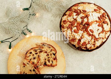 Nahaufnahme des Panettone glassato alle Mandorle (italienische traditionelle Mandel Panettone ) Stockfoto