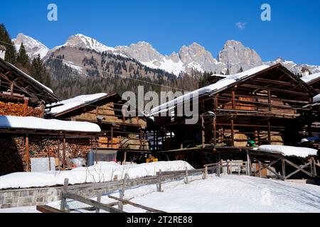 Typische Architektur, Kaviola, Dolomiten, UNESCO, Provinz Belunno, Region Venetien, Italien Stockfoto