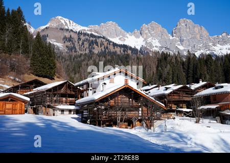 Typische Architektur, Kaviola, Dolomiten, UNESCO, Provinz Belunno, Region Venetien, Italien Stockfoto