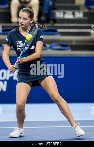 Antwerpen, Belgien. Oktober 2023. Ball Kid in Aktion während des European Open Tennis ATP Turniers in Antwerpen am Samstag, den 21. Oktober 2023. BELGA FOTO JASPER JACOBS Credit: Belga News Agency/Alamy Live News Stockfoto