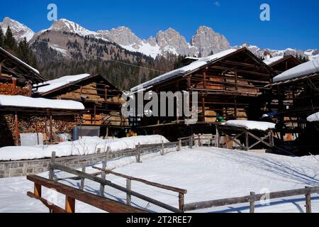 Typische Architektur, Kaviola, Dolomiten, UNESCO, Provinz Belunno, Region Venetien, Italien Stockfoto