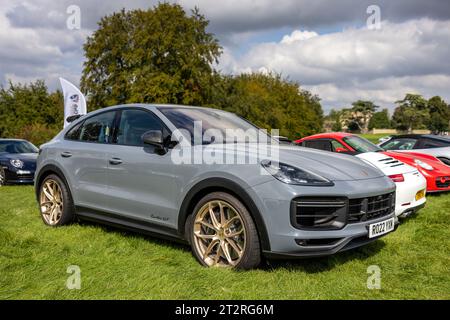 2022 Porsche Cayenne Turbo GT, ausgestellt auf der Salon Privé Concours d’Elégance Motorshow im Schloss Blenheim. Stockfoto