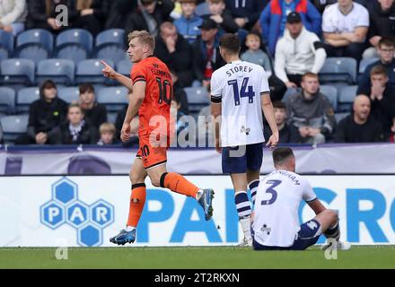 Millwall Zian Flemming feiert das erste Tor ihrer Mannschaft während des Sky Bet Championship Matches in Deepdale, Preston. Bilddatum: Samstag, 21. Oktober 2023. Stockfoto