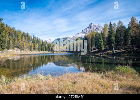 Der Antornosee in den italienischen Dolomiten Stockfoto