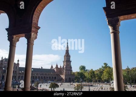 Sevilla Andalucía España 20-10-23- Plaza de España es un conjunto arquitectónico Stockfoto