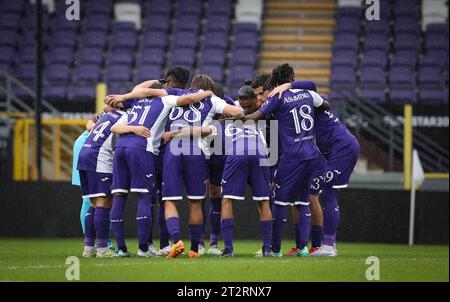 Brüssel, Belgien Oktober 2023. Die Spieler der RSCA Futures werden am Samstag, den 21. Oktober 2023, in Brüssel am 09/30. Tag der zweiten Liga der Challenger Pro League 2023-2024 in der belgischen Meisterschaft zu Beginn eines Fußballspiels zwischen RSCA Futures und SL16 (Standard U23) gezeigt. BELGA PHOTO VIRGINIE LEFOUR Credit: Belga News Agency/Alamy Live News Stockfoto