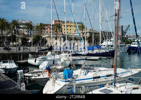 Porto Antico, Hauptstadt der Region Ligurien, Genua, Region Ligurien, Italie, Boote, blauer Himmel, Wasser, Mittelmeer Stockfoto