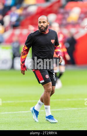 London, Großbritannien. 21. Oktober 2023.London, Vereinigtes Königreich. Oktober 2023. Bryan Mbeumo aus Brentford wärmt sich vor dem Spiel der Premier League zwischen Brentford und Burnley am 21. Oktober 2023 im Gtech Community Stadium in London. Foto: Grant Winter. Nur redaktionelle Verwendung, Lizenz für kommerzielle Nutzung erforderlich. Keine Verwendung bei Wetten, Spielen oder Publikationen eines einzelnen Clubs/einer Liga/eines Spielers. Quelle: UK Sports Pics Ltd/Alamy Live News Stockfoto