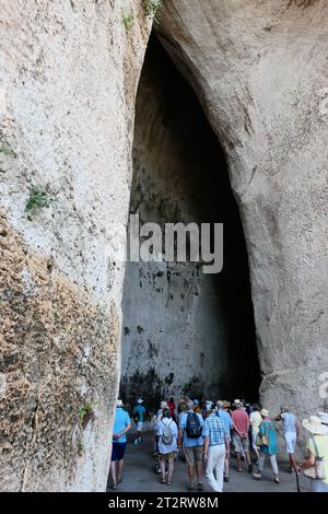 Syrakus Eingang zum Steinbruch Stockfoto