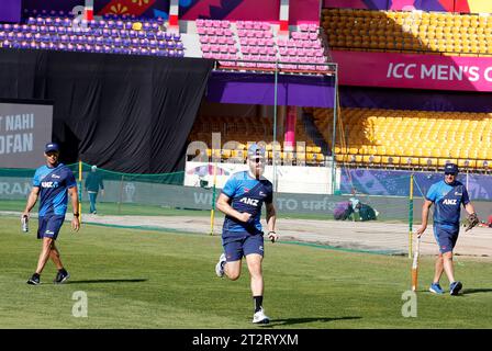 Dharamshala, Himachal Pradesh, Indien. Oktober 2023. Der Neuseeländer Kane Williamson während des Trainings vor dem Spiel gegen Indien während der ICC Männer-Weltmeisterschaft 2023 im HPCA Stadium in Dharamshala. (Kreditbild: © Shailesh Bhatnagar/Pacific Press via ZUMA Press Wire) NUR REDAKTIONELLE VERWENDUNG! Nicht für kommerzielle ZWECKE! Stockfoto