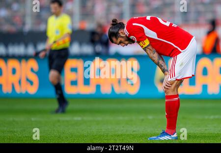 Berlin, Deutschland. Oktober 2023. Fußball: Bundesliga, 1. FC Union Berlin - VfB Stuttgart, Spieltag 8, an der Alten Försterei. Berlins Christopher Trimmel ist enttäuscht. Hinweis: Andreas Gora/dpa – WICHTIGER HINWEIS: gemäß den Vorgaben der DFL Deutsche Fußball Liga und des DFB Deutscher Fußball-Bund ist es verboten, im Stadion und/oder des Spiels aufgenommene Fotografien in Form von Sequenzbildern und/oder videoähnlichen Fotoserien zu verwenden oder zu verwenden./dpa/Alamy Live News Stockfoto