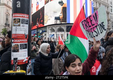 London, UK, 21. Oktober 2023. Ein Protest vom Marble Arch bis zur Downing Street, der die palästinensische Sache im Konflikt zwischen Hamas und Israel unterstützt. (Tennessee Jones - Alamy Live News) Stockfoto