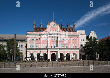 Stadthaus von Rostock an einem herrlichen sonnigen Nachmittag, Rostock Deutschland Stockfoto