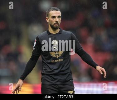 London, Großbritannien. Oktober 2023. Adam Phillips #30 von Barnsley während des Spiels der Sky Bet League 1 Leyton Orient gegen Barnsley im Matchroom Stadium, London, Vereinigtes Königreich, 21. Oktober 2023 (Foto: Mark Cosgrove/News Images) in London, Vereinigtes Königreich am 21. Oktober 2023. (Foto: Mark Cosgrove/News Images/SIPA USA) Credit: SIPA USA/Alamy Live News Stockfoto