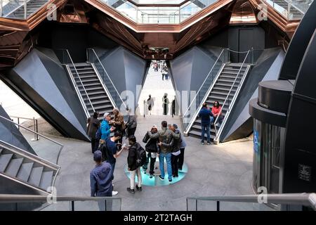 Das Innere des Schiffes, die bemerkenswerte Struktur und die Besucherattraktion, die als Schlüsselelement des Hudson Yards Redevelopment Project in Manhattan gebaut wurden Stockfoto