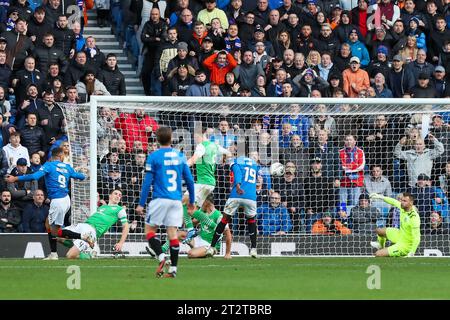 Glasgow, Großbritannien. Oktober 2023. Im ersten Spiel nach der internationalen Pause spielte der Rangers FC Hibernian FC im Ibrox Stadium in Glasgow in einem schottischen Premiership-Fußballspiel. Dies ist ein wichtiges Spiel für die Rangers, denn es ist das erste Spiel mit ihrem neu ernannten Manager PHILLIPE CLEMENT, ihrem 19. Permanenten Manager. Quelle: Findlay/Alamy Live News Stockfoto