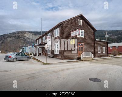 Dawson City, Yukon, Kanada – 05. Oktober: Außenansicht des historischen Protokollinformationszentrums Stockfoto