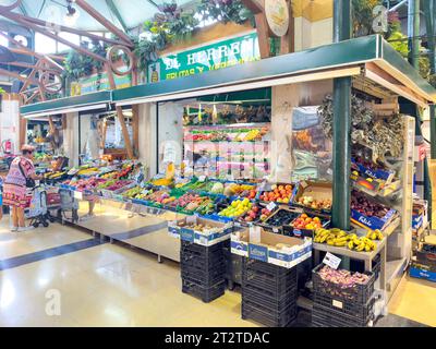 Obst- und Gemüsestand in Mercado del Puerto (Lebensmittelmarkt), Calle Albareda, Las Palmas de Gran Canaria, Gran Canaria, Kanarischen Inseln, Spanien Stockfoto