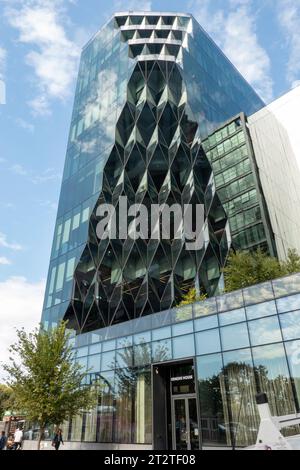 Der Solar Carve Tower ist ein Bürogebäude an der 40 10th Ave. Im Fleischverpackungsviertel, 2023, New York City. Stockfoto