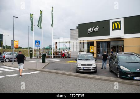 MC Donald's Restaurant befindet sich an der Autobahn A1 Amber One in Polen. Quelle: SOPA Images Limited/Alamy Live News Stockfoto